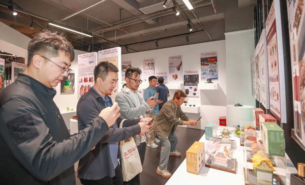 工業(yè)<a href=http://www.edabuilding.com/ target=_blank class=infotextkey>設(shè)計(jì)</a>創(chuàng)新大賽獲獎(jiǎng)公布02.jpg